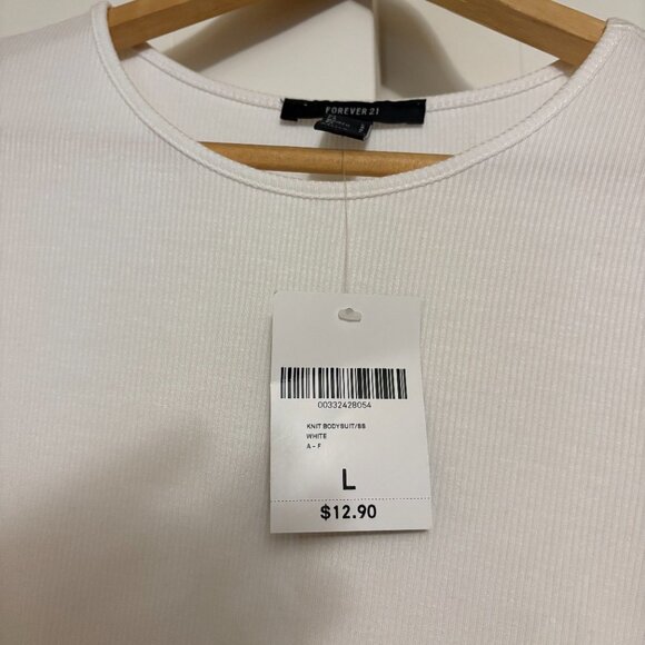 Forever 21  Knit Bodysuit Large Short Sleeve White Ribbed NWT NEW Rayon Blend - Picture 2 of 3